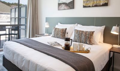 newtown wellington hotel accommodation deluxe apartment master