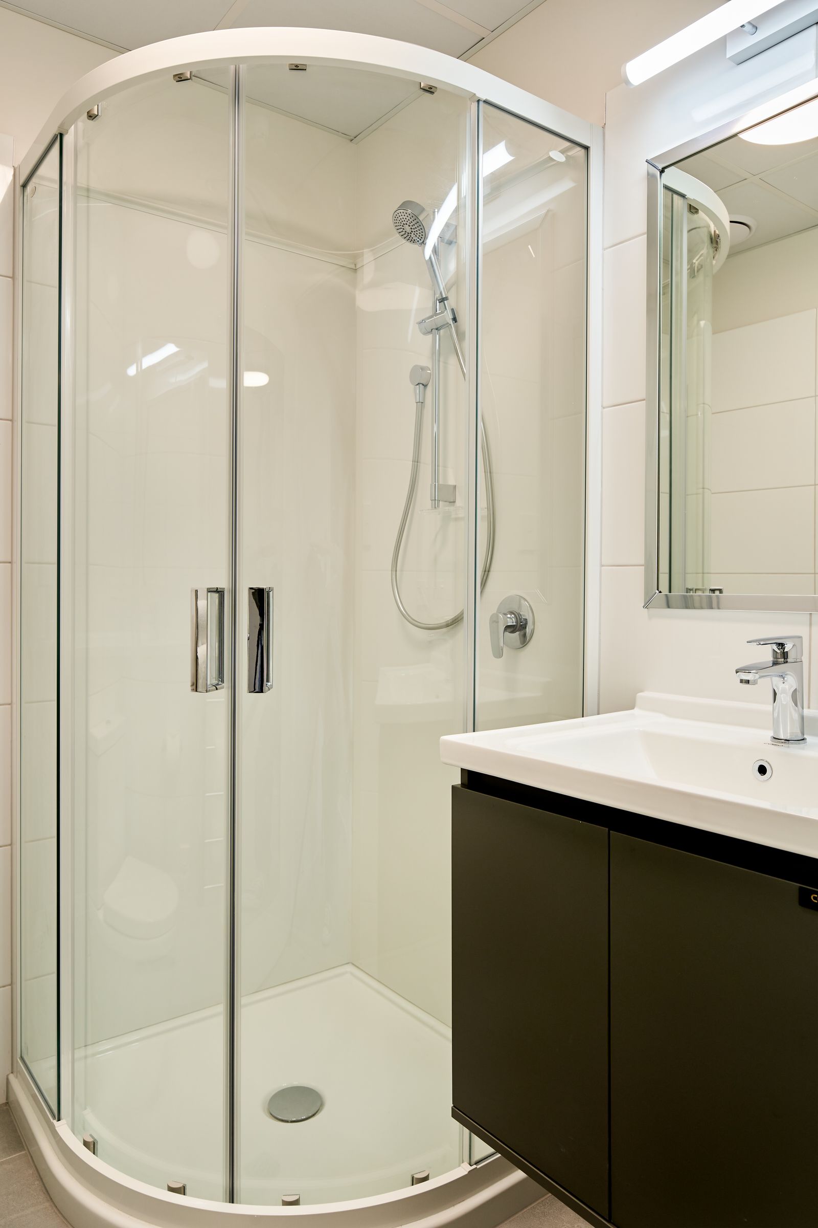 le grand two bedroom apartment 7