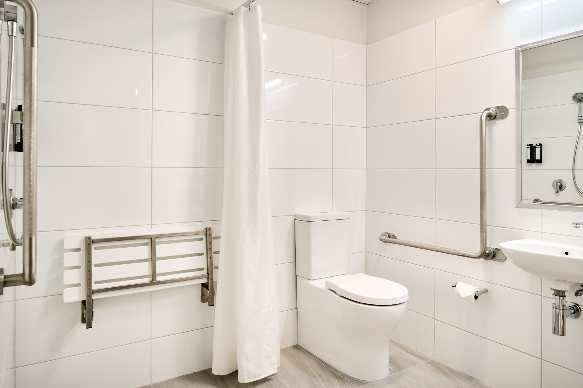 petite queen studio apartment 6