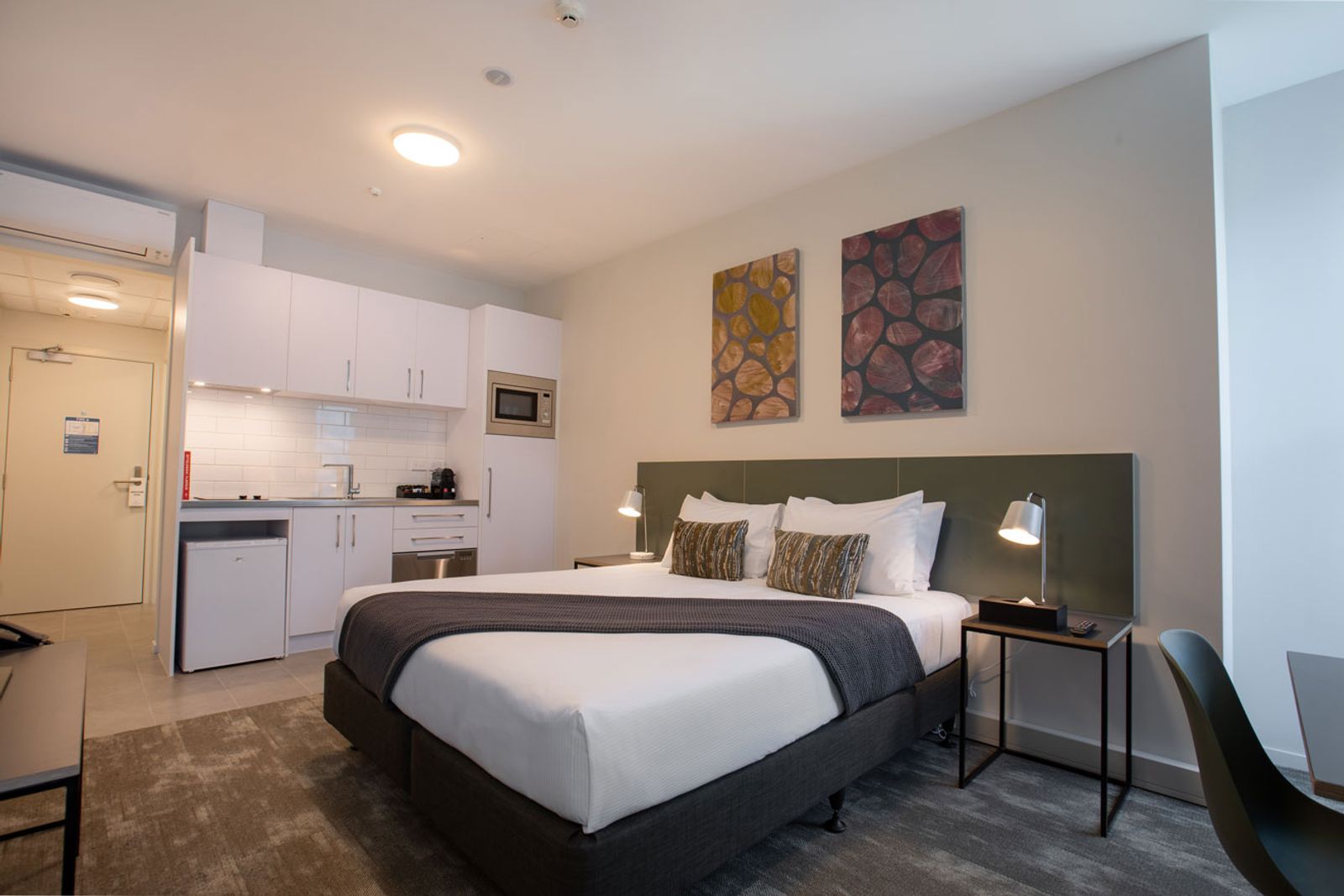 deluxe king studio apartment 5