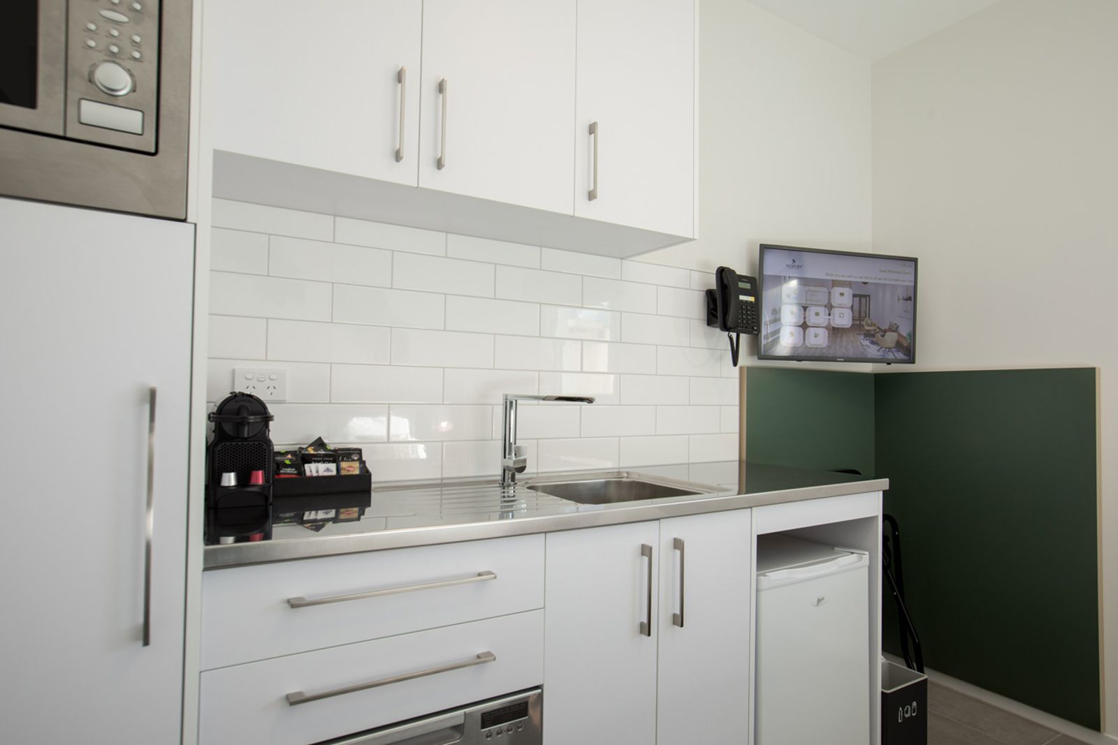 petite double studio apartment 6