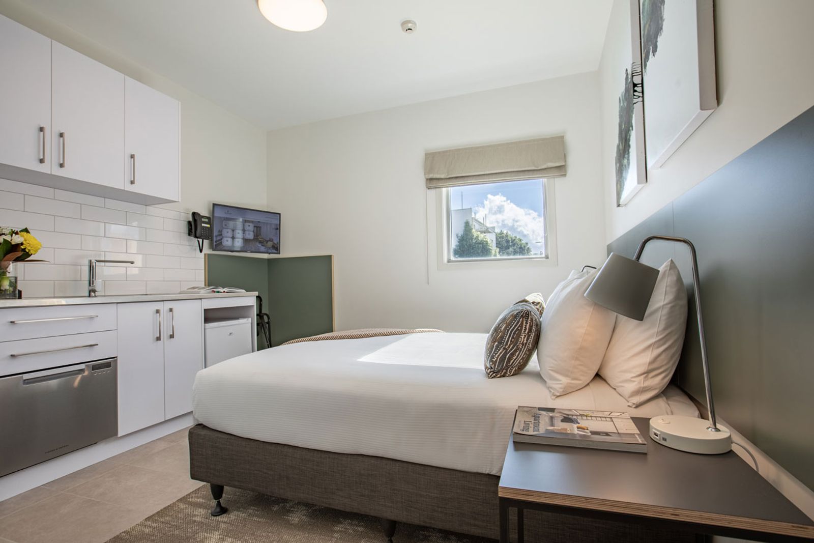 petite double studio apartment 4