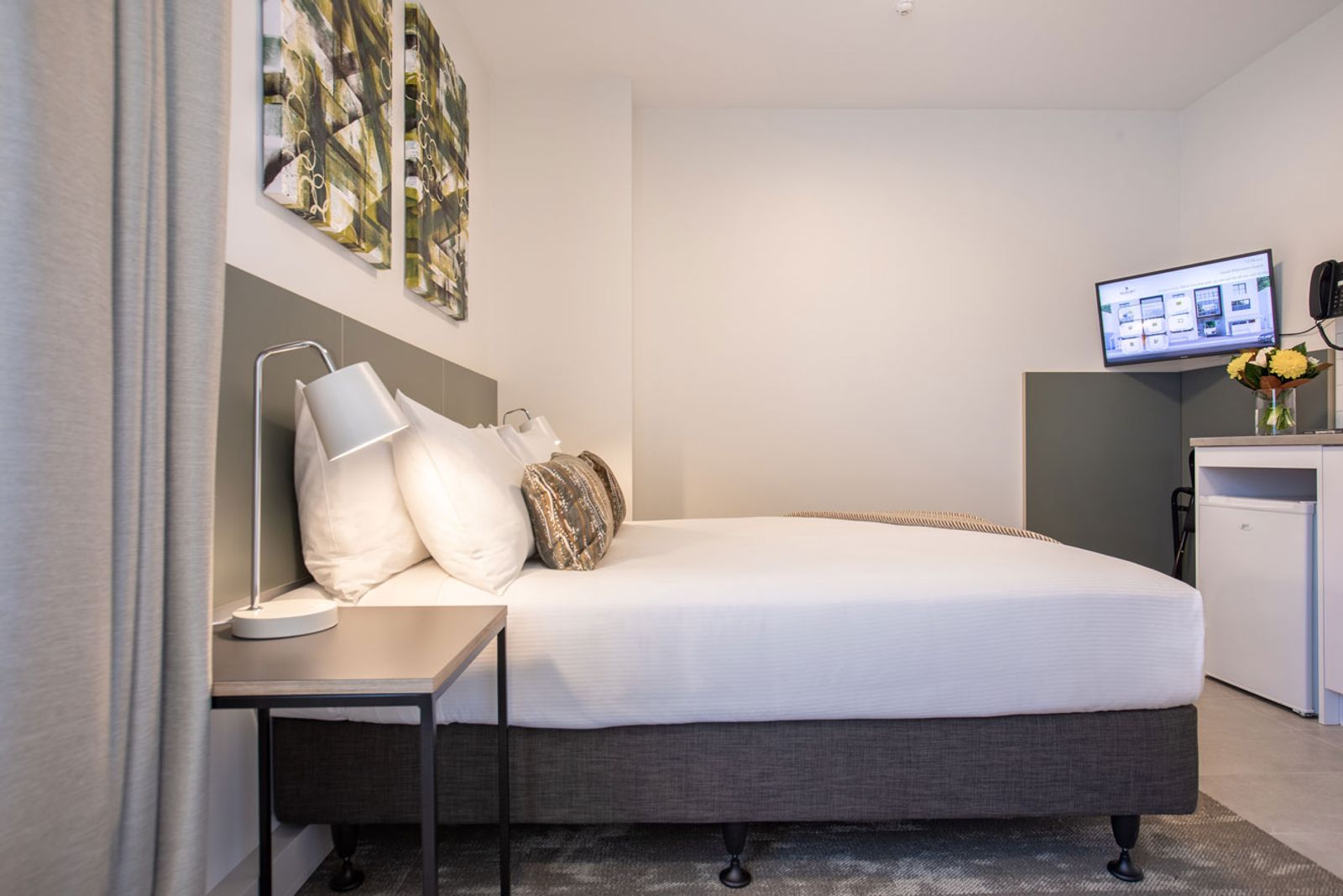 petite double studio apartment 5